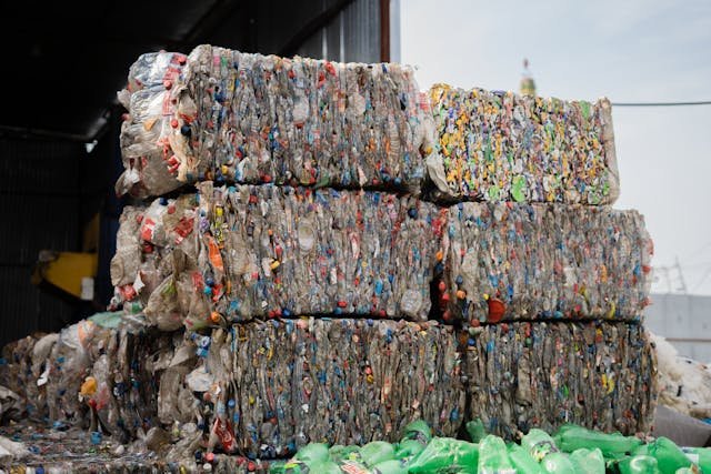 10 Manfaat Sampah Anorganik dan Organik Lingkungan